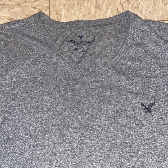 American Eagle Outfitters 🦅 Legend V-Neck T-Shirt in Heather Grey size Small - Picture 2 of 14